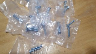 Tiradores blancos armario