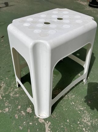 TABURETE DE PLÁSTICO BLANCO
