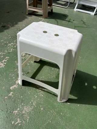 TABURETE DE PLÁSTICO BLANCO