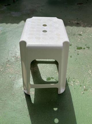 TABURETE DE PLÁSTICO BLANCO