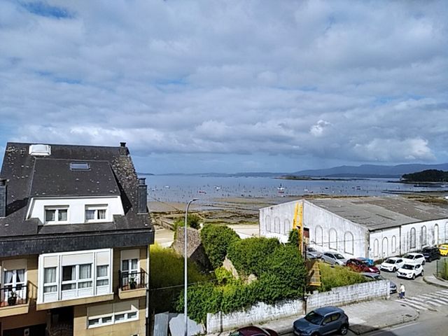 local a dos calles .