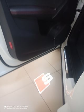 Luz Led Original Audi con logo Quattro 