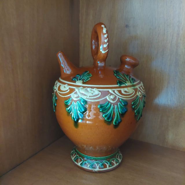 Juego de cerámica pintada