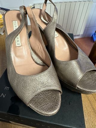 Zapatos fiesta pura lopez dorados talla 40