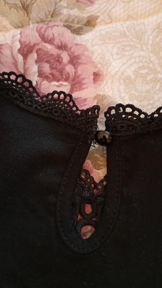 Maglietta nera cotone elasticizzato con pizzo