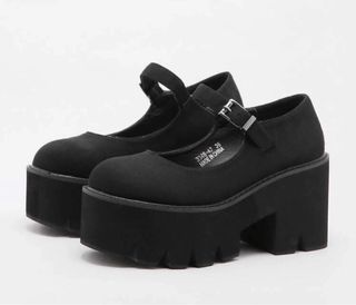 Zapatos negros hebilla y plataforma