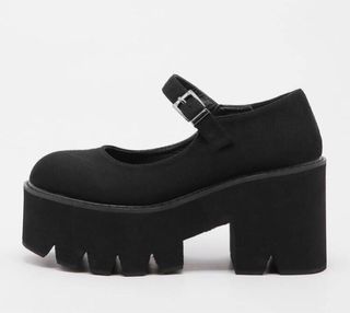 Zapatos negros hebilla y plataforma