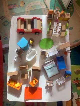 Casa de muñecas de madera Hape con mobiliario