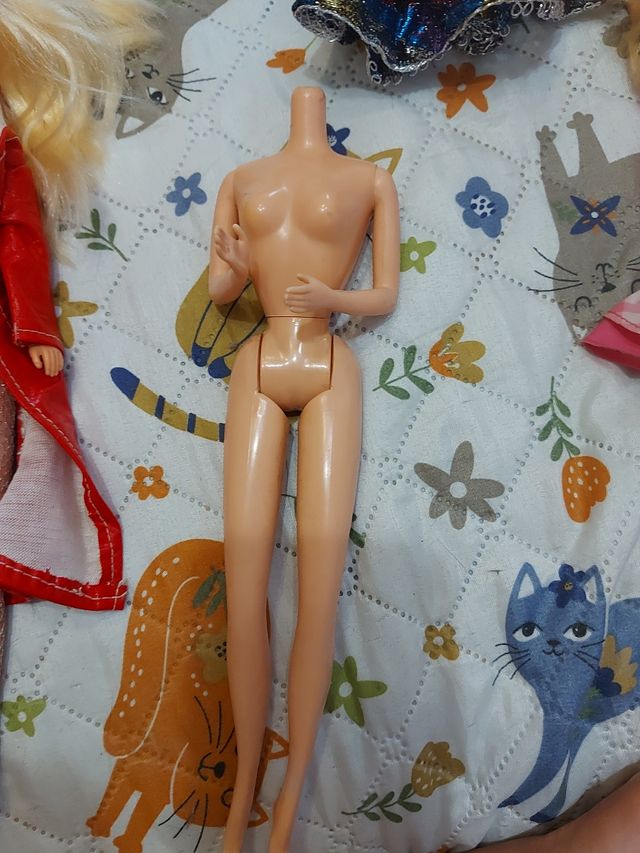 Barbie corpo senza testa