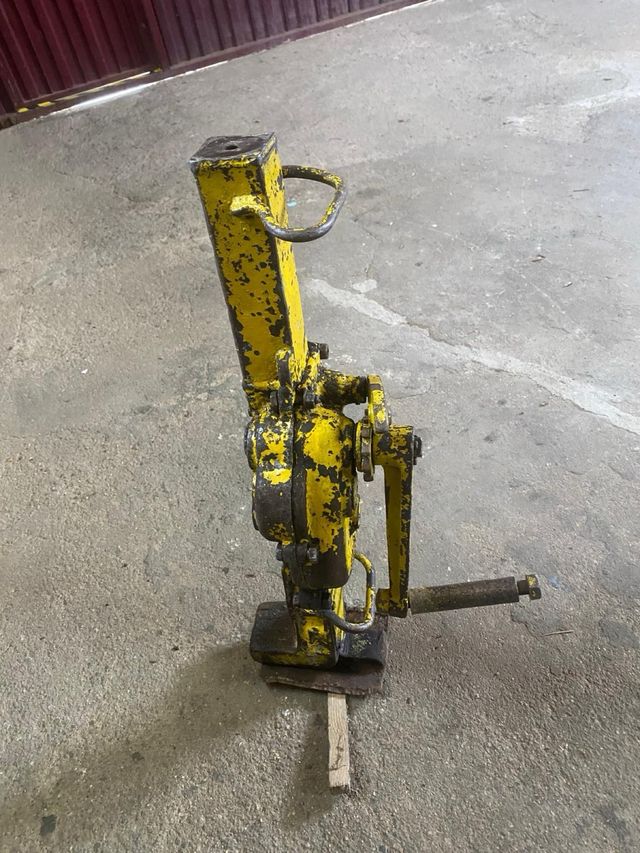 Gato mecánico con pie de elevación