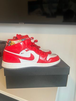 AIR JORDAN 1 MID SE / BARCELONA SWEATER MODELO