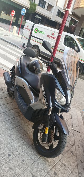 YAMAHA XMAX 250