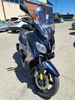 YAMAHA XMAX 250