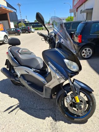 YAMAHA XMAX 250