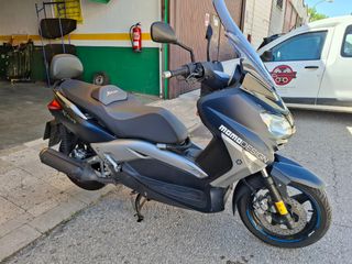 YAMAHA XMAX 250