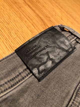 Pantalón Zara gris estilo motero
