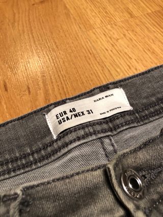 Pantalón Zara gris estilo motero