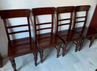 Mesa y 4 sillas de nogal