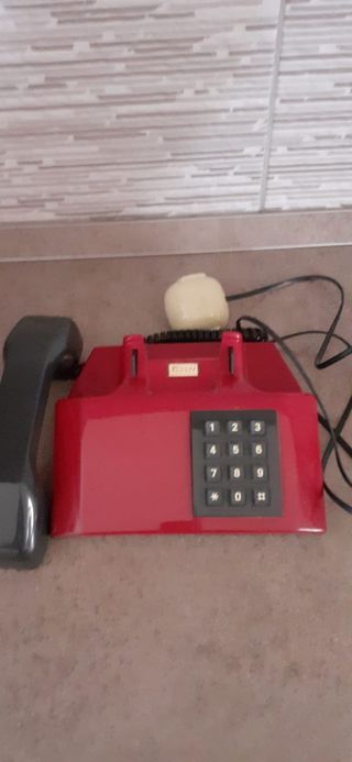 Telefono fisso anni 80 vintage.