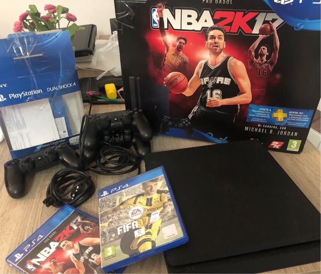PS4 + NBA 2K17 + FIFA17 + 3 MANDOS