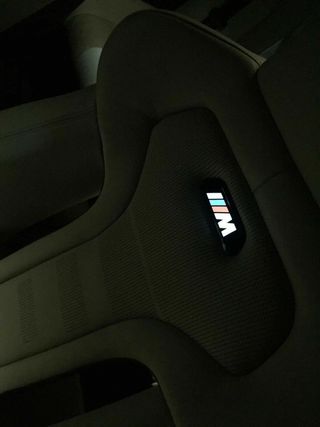 Logo BMW asientos m3 y m4