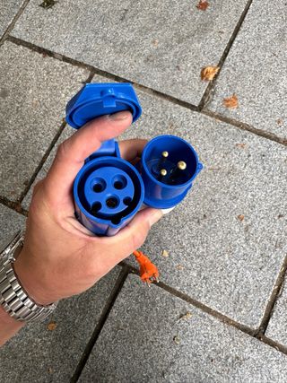 Cables adaptadores para autocaravanas