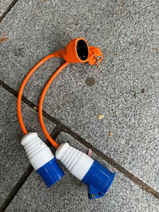 Cables adaptadores para autocaravanas