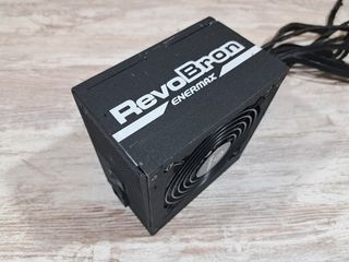 Fuente Enermax RevoBron ERB700AWT (700W) SemiMod