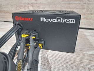 Fuente Enermax RevoBron ERB700AWT (700W) SemiMod