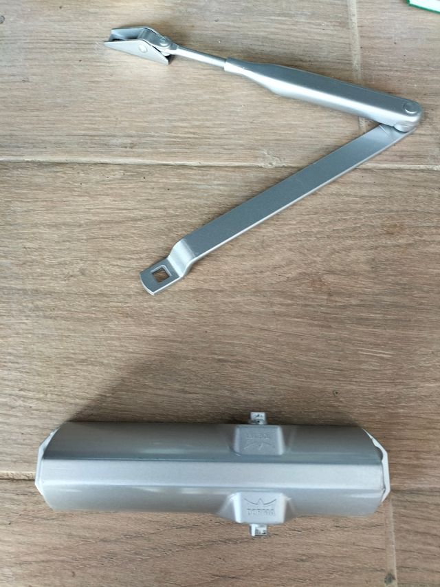 Cierra puertas hidráulico Dorma