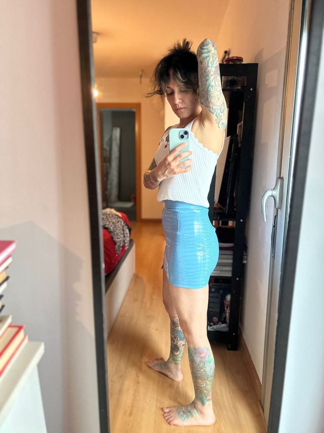 Falda corta de imitación piel, talla xs