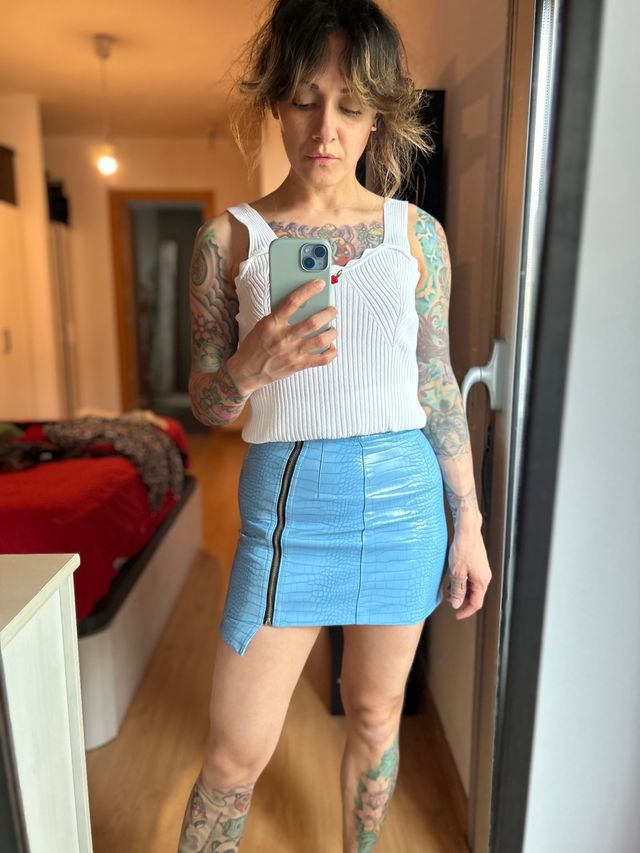 Falda corta de imitación piel, talla xs