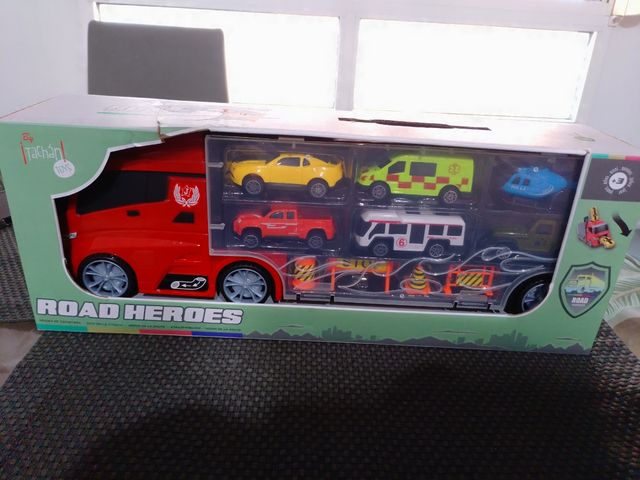 Juguete camión porta coches NUEVO