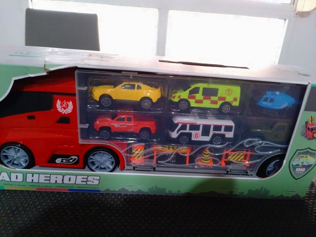 Juguete camión porta coches NUEVO