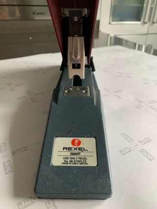Grapadora de gruesos REXEL