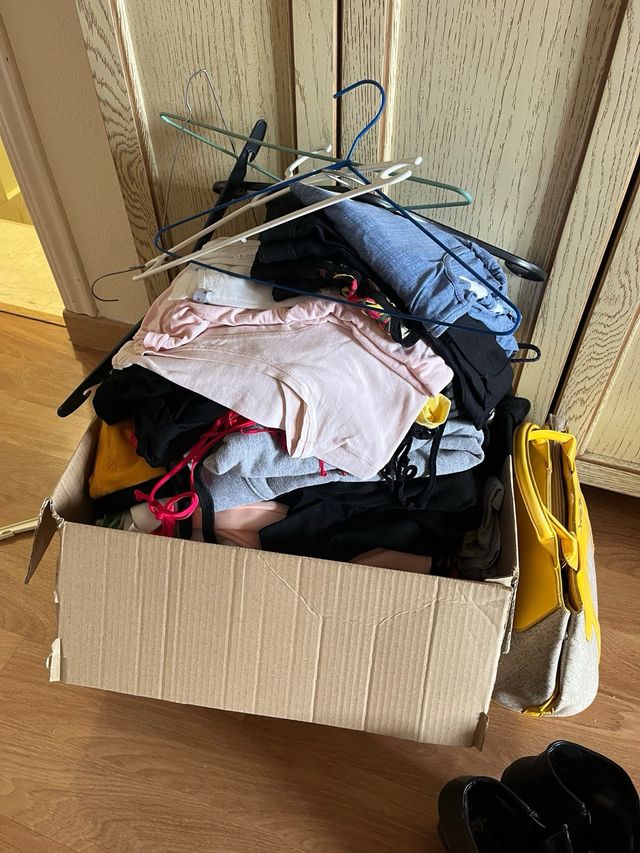 Caja ropa mujer M 38