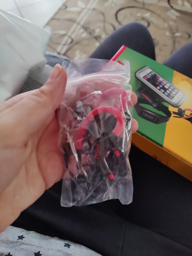 Porta smartphone cuffie e orologio