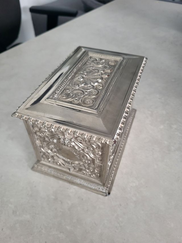 Cofre joyero bronce bronze