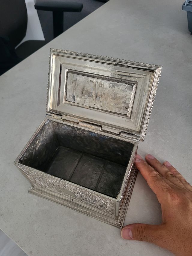 Cofre joyero bronce bronze