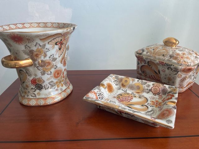 Conjunto florero, cenicero y caja con tapa