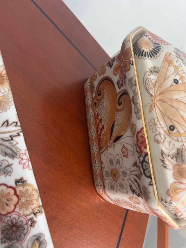 Conjunto florero, cenicero y caja con tapa