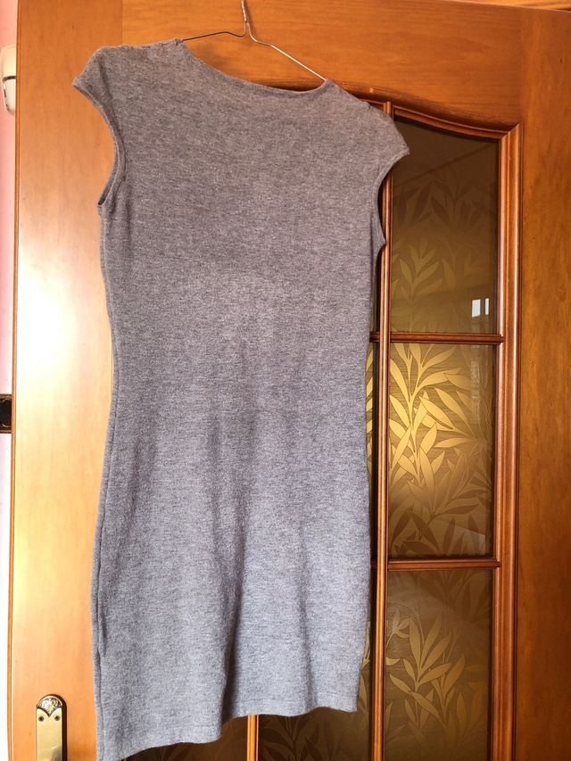 Abito senza maniche in maglia con applicazioni