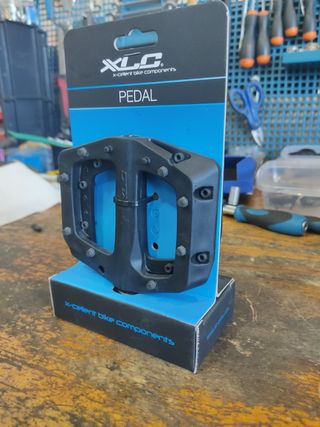 Pedales antideslizantes xlc