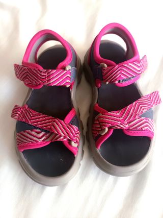 Sandalias quechua de niña