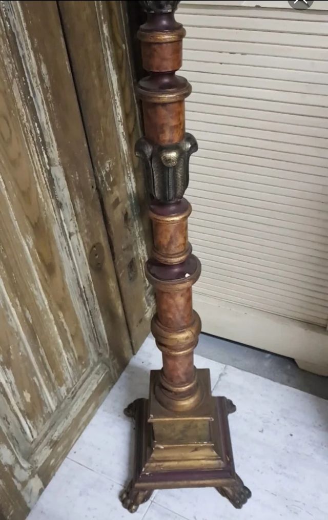 LÁMPARA DE PIE de MADERA. ANTIGUA