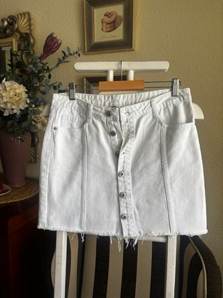 Falda mini vaquera blanca botones 