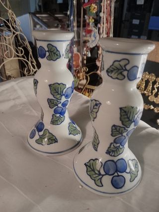 Coppia di candelieri in ceramica