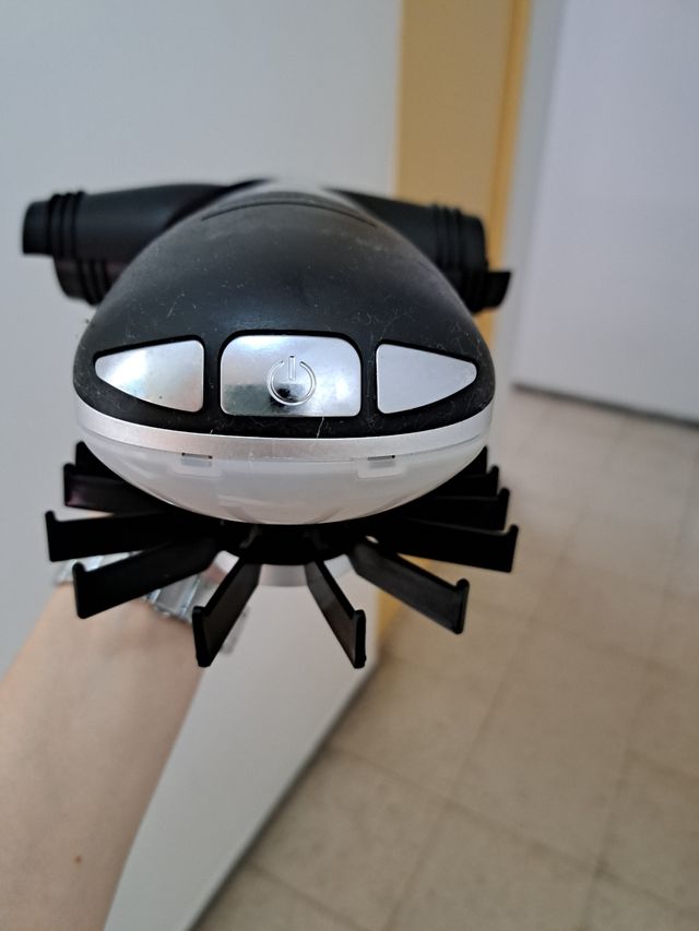 Cuelga corbatas electrónico