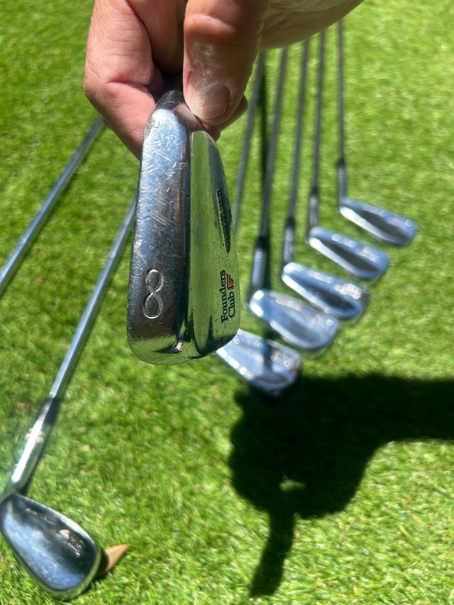 Juego Palos de golf Founders Club forjados