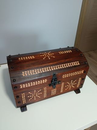 Baúl tallado